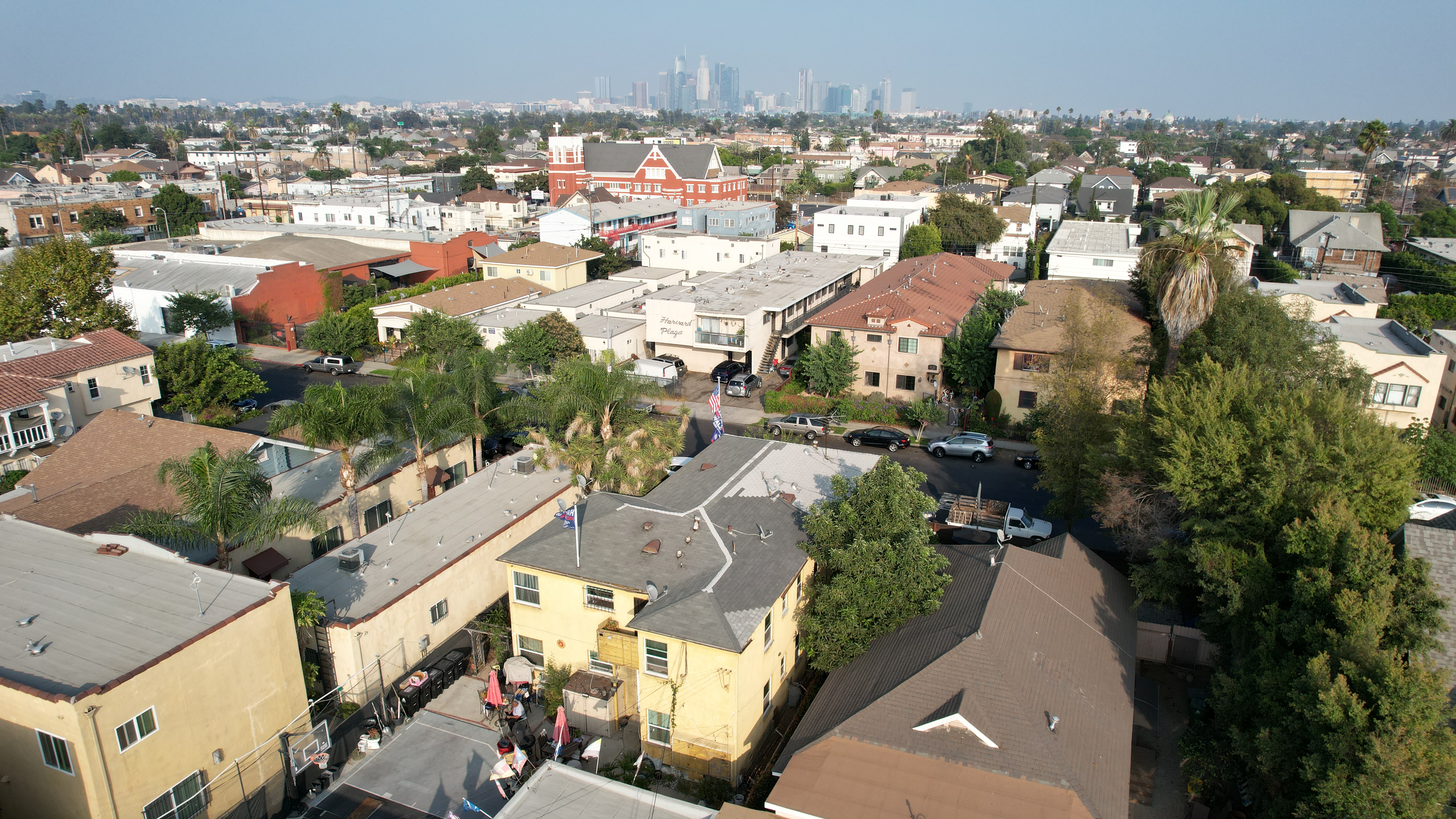 Kamala Harris flying high in the ‘hood